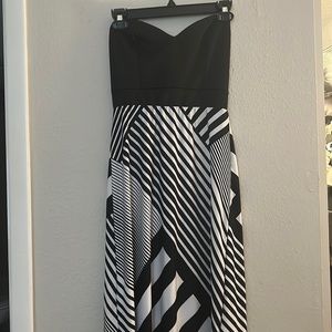 🛍️ Sweetheart neckline maxi dress